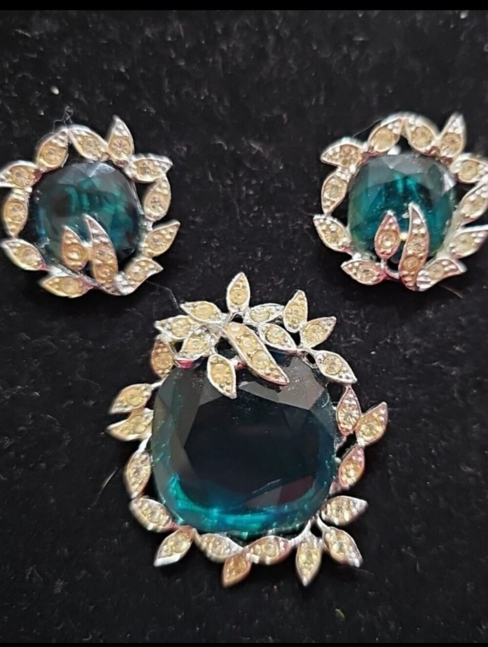 Vintage 1960s Sarah Coventry Kathleen Green Crystal Brooch & Earring Set